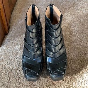 🚨Christian Louboutin Nitoinimoi Leather Booties🚨